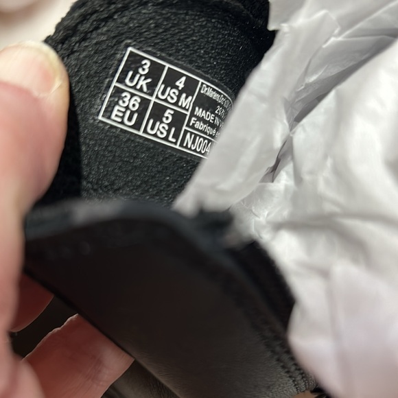 NWT Dr. Marten Chelsea boots - Picture 7 of 7